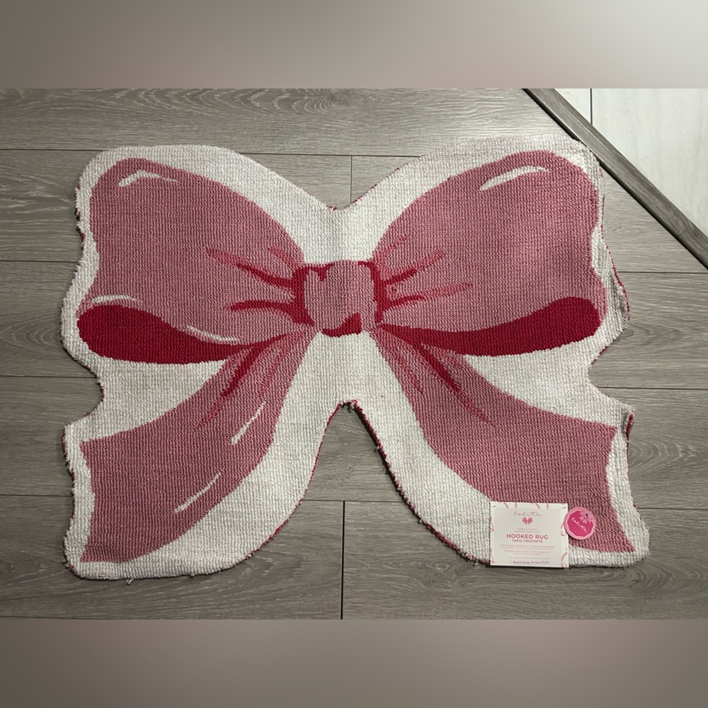 BNWT Pink Bow Accent Rug